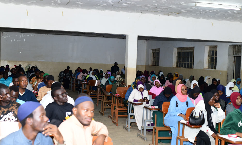 iuiu-hosts-lecture-on-islamic-golden-age-and-legacy-of-muslim-polymaths